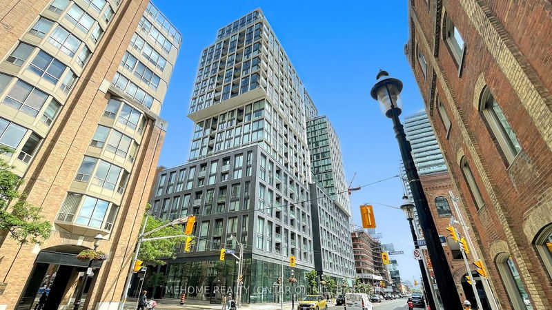 home for lease on 321-158 Front Street E