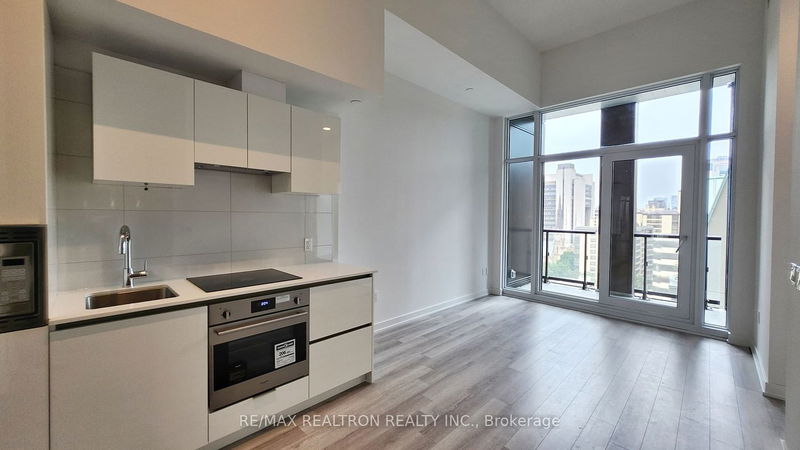 home for lease on 1120-238 Simcoe Street