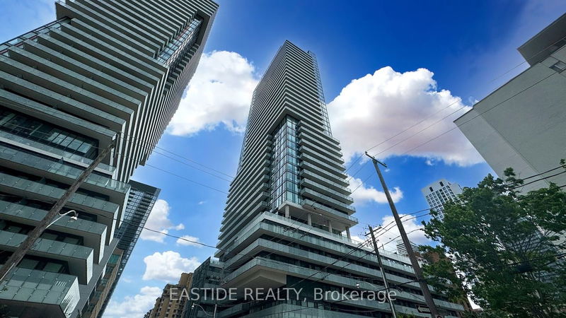 home for sale on 3904-161 Roehampton Avenue