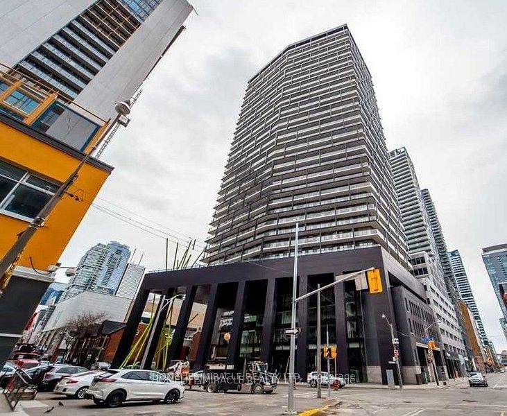 home for lease on 1112-125 Peter Street