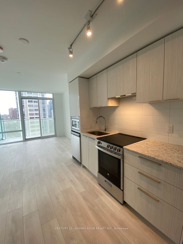 home for lease on 806-501 Yonge Street