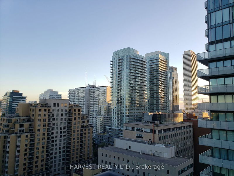 home for lease on 1513-185 Roehampton Avenue