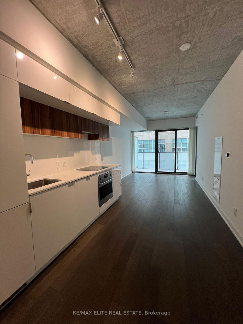 home for lease on 517-185 Roehampton Avenue