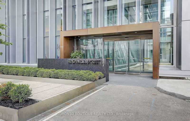 home for lease on 409-42 Charles Street E