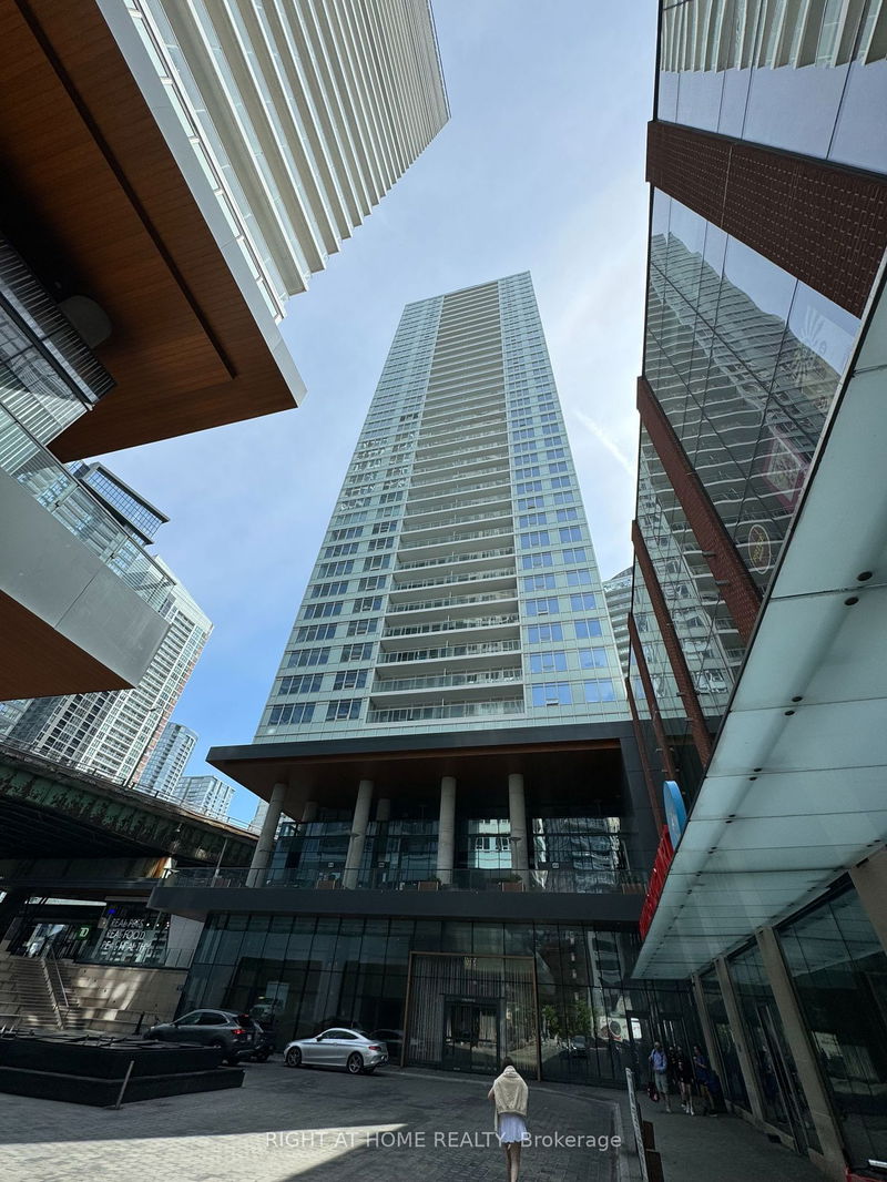 home for lease on 1911-17 Bathurst Street