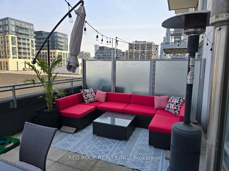 home for lease on 909-525 Adelaide Street W