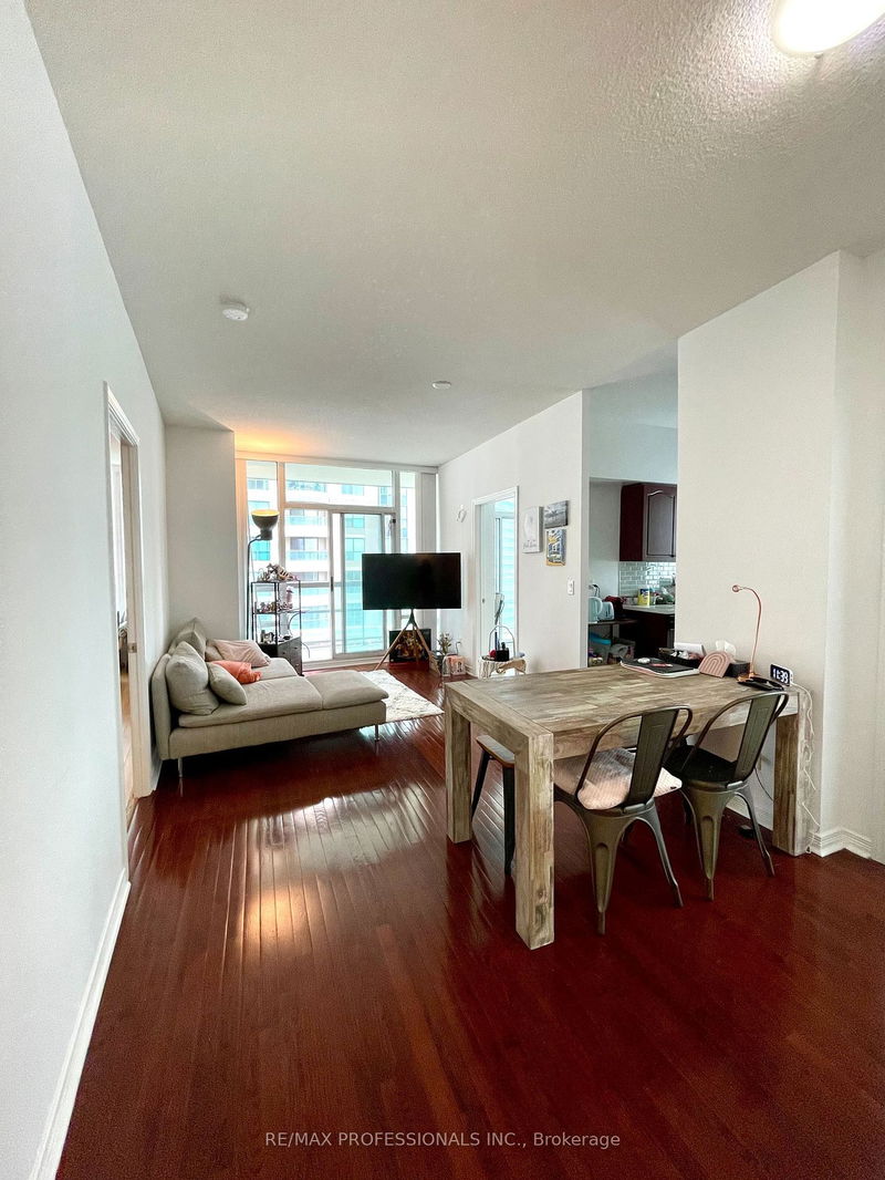 home for lease on 1102-509 Beecroft Road