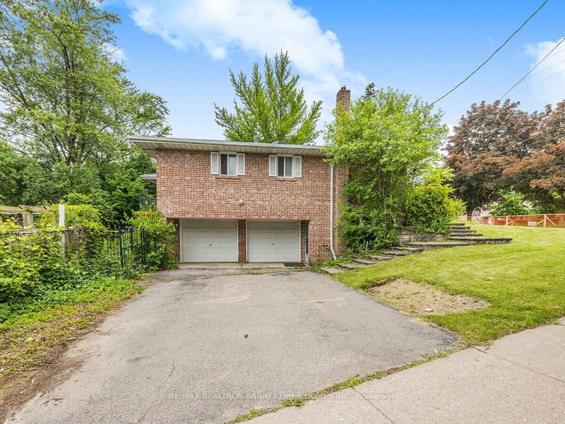 48 Bannatyne Dr  Toronto, M2L 2N9 | Image 1