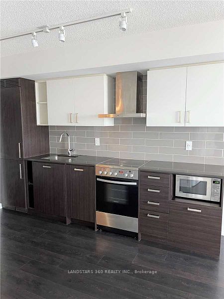 home for lease on 2904-125 redpath Avenue