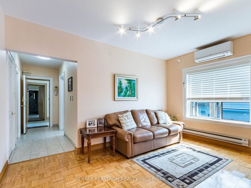 1038 St Clair Ave W Toronto, M6E 1A5 | Image 23