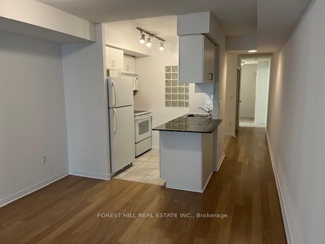 405 - 925 Bay Street