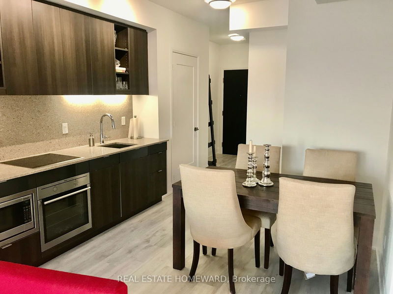 home for lease on 1910-101 Erskine Avenue