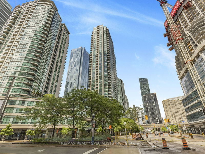 home for lease on 313-16 Yonge Street