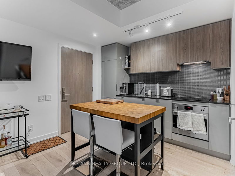  332 - 161 Roehampton Ave  Toronto, M4P 1P9 | Image 7