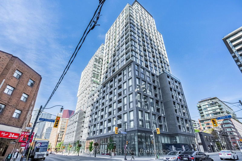 home for lease on 716-158 Front Street E