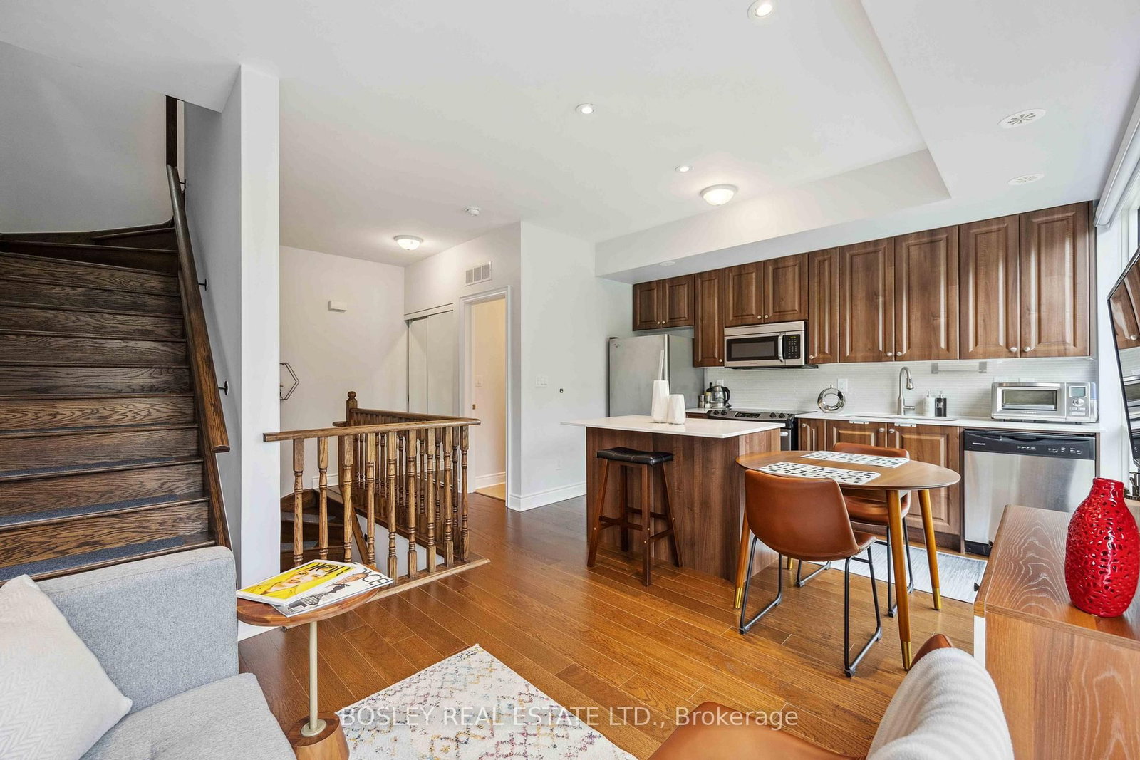 Listing Image 7
