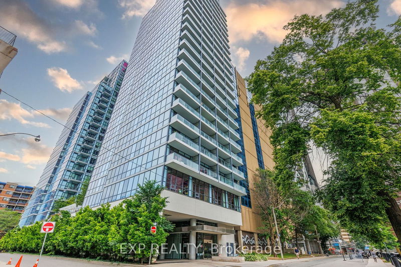 home for lease on 807-210 Simcoe Street