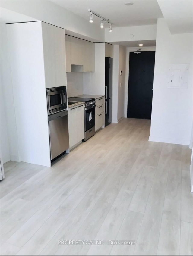 1706 - 501 Yonge Street