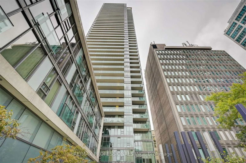 home for lease on 411-33 Lombard Street