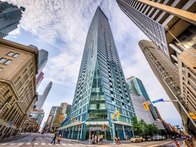 home for lease on 4007-8 The Esplanade Street