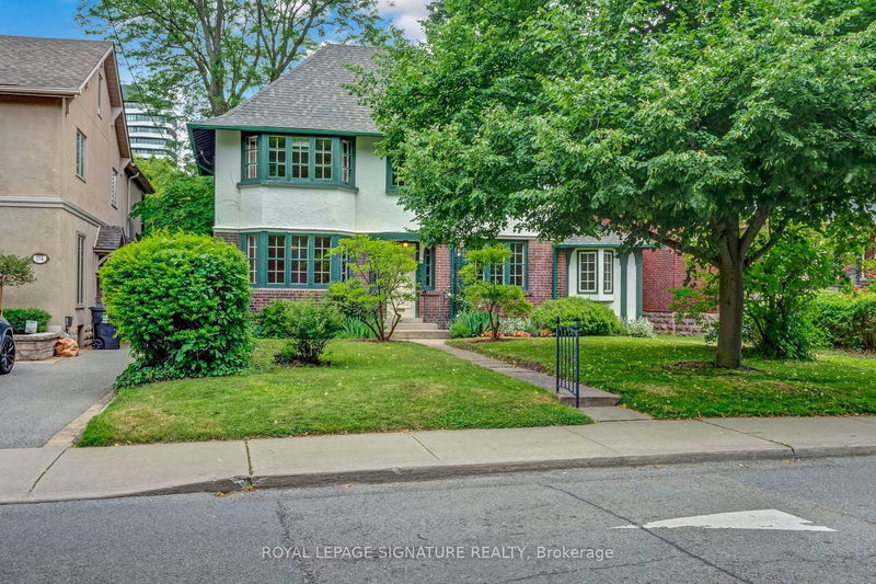 home for sale on 116 Manor Road E