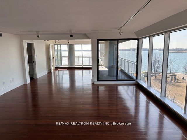 601 - 251 Queens Quay