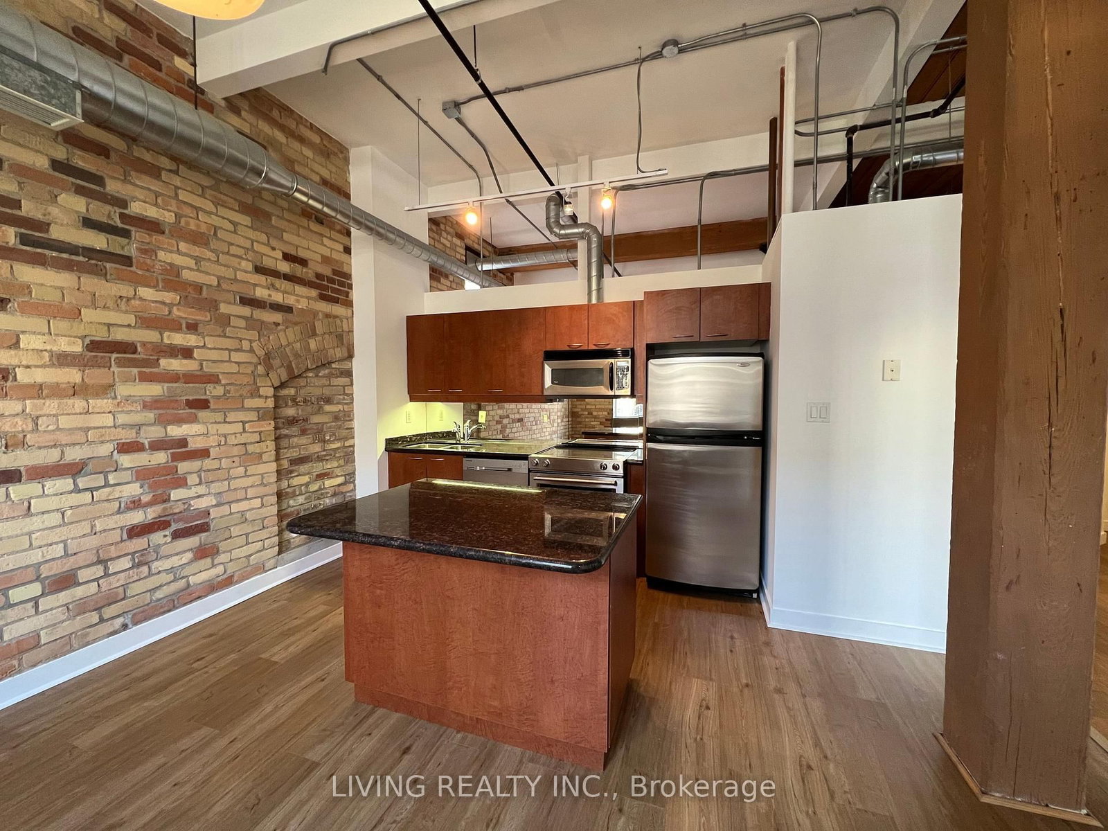 Listing Image 4