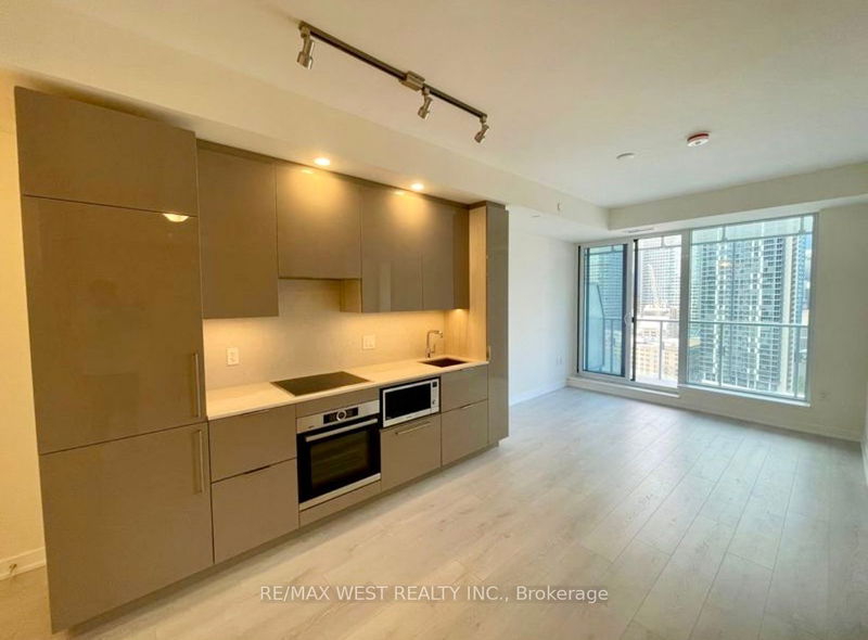 home for lease on 2105-28 Freeland Street