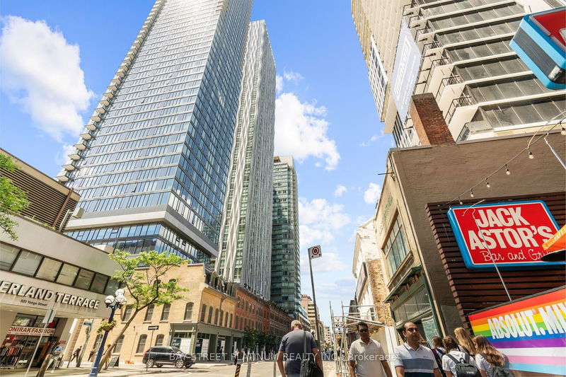 home for sale on 4002-1 Yorkville Avenue