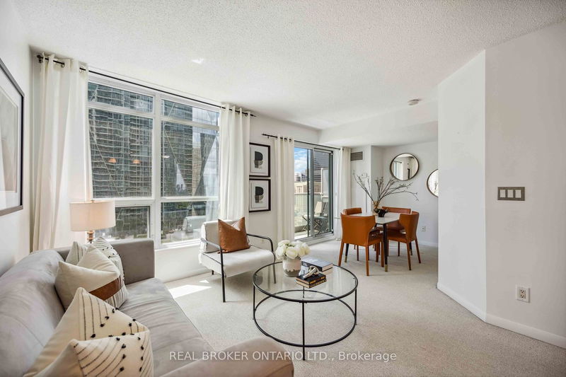home for sale on 1913-18 Yonge Street