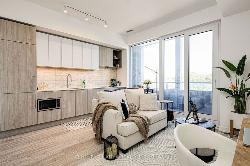 home for sale on 820-2020 Bathurst Street
