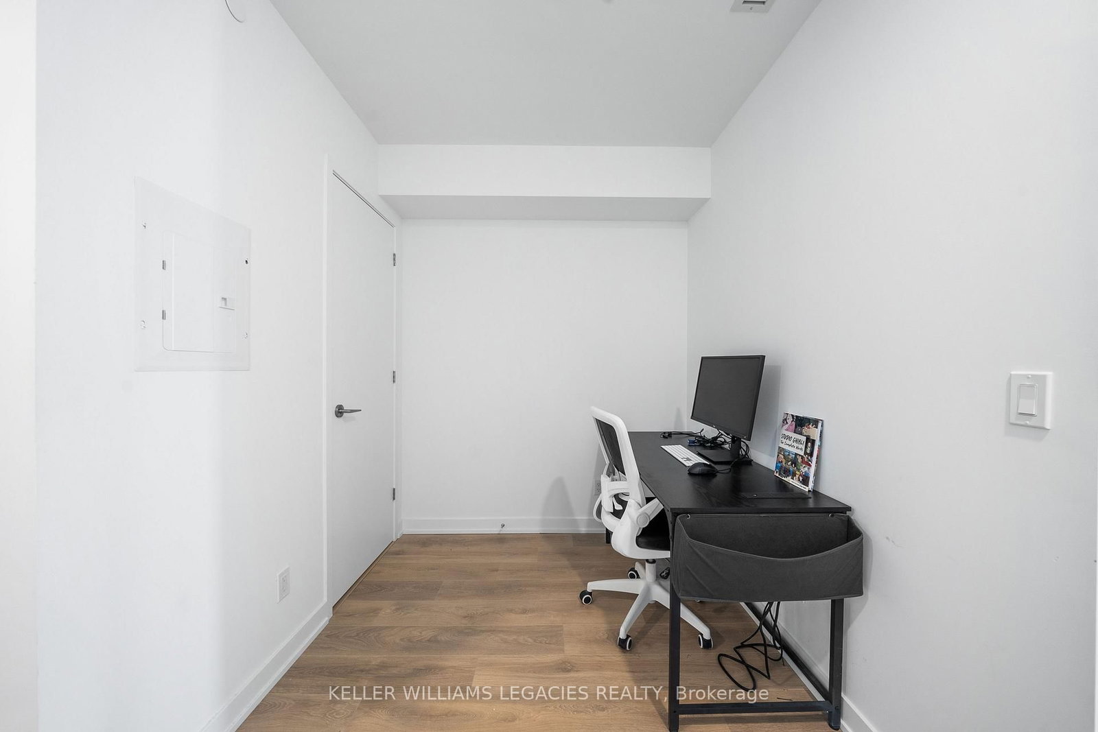 Listing Image 5