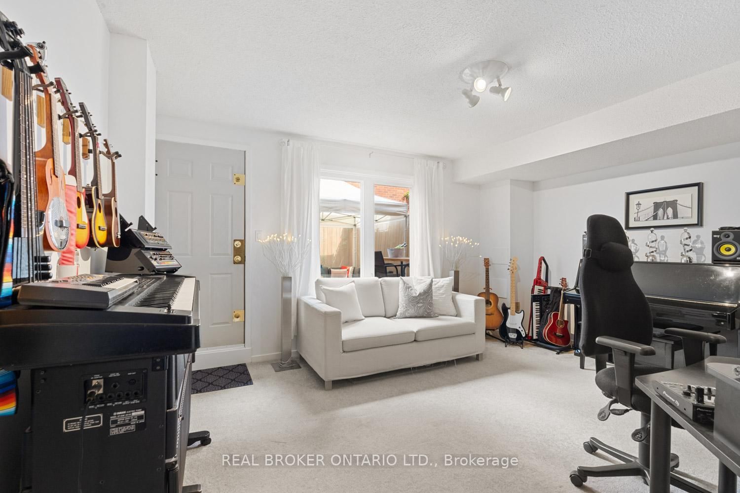 Listing Image 23