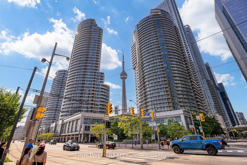 home for lease on 213-208 Queens Quay W