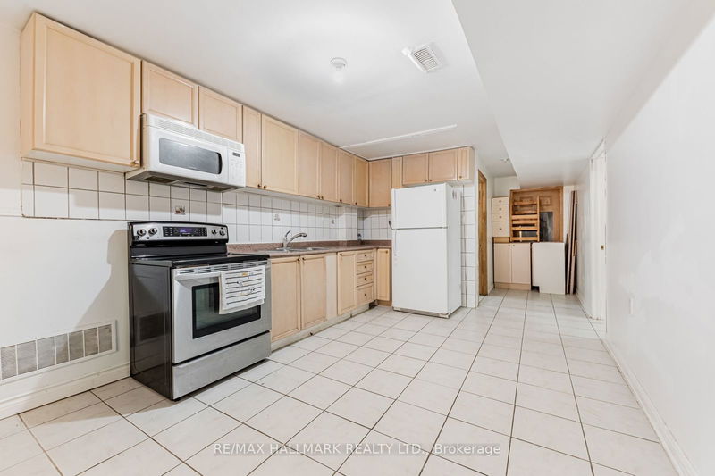 home for lease on 166 Oakwood Avenue