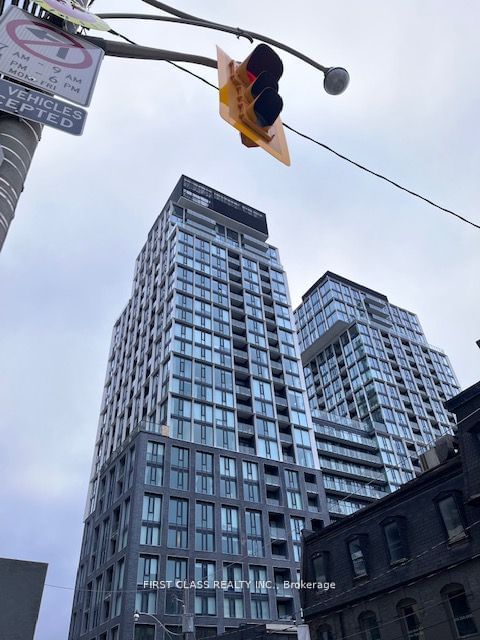 home for lease on 1015-158 Front Street E
