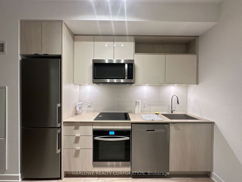 home for lease on 2623 W-135 Lower Sherbourne Street