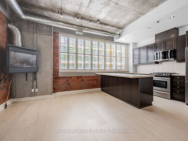 101 - 10 Wellesley Place