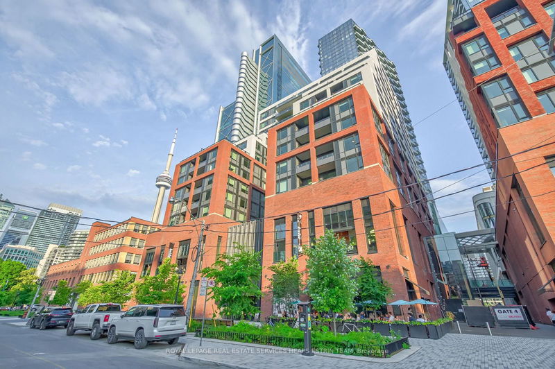home for lease on 1108-425 Wellington Street W