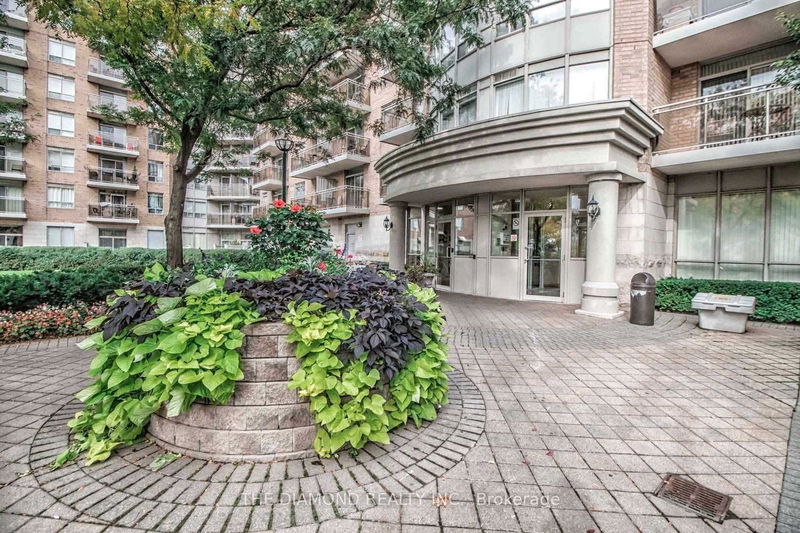 home for lease on 424-650 Lawrence Avenue W