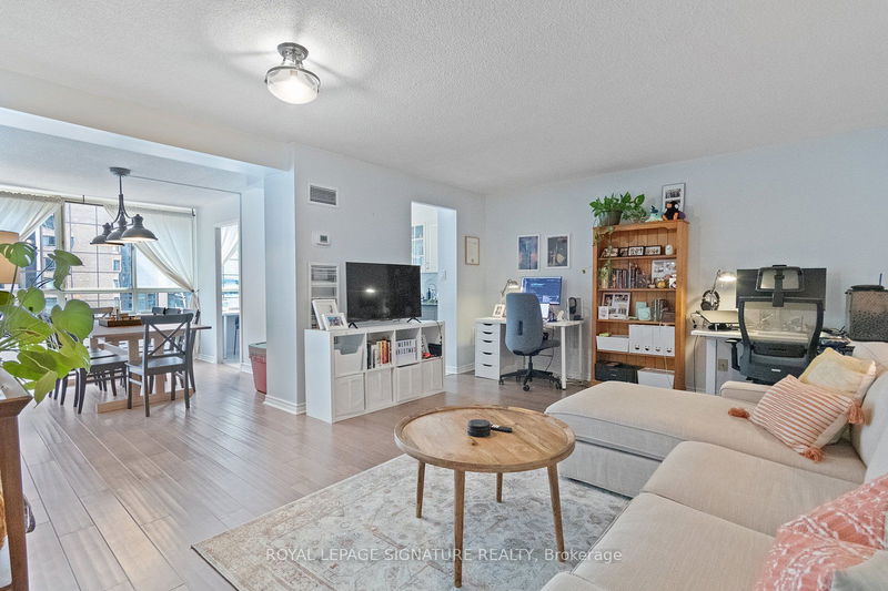 home for lease on 1013-633 Bay Street