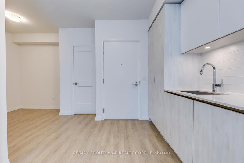 3007 - 8 Widmer St, Toronto, M5V 0W6 | Image 2