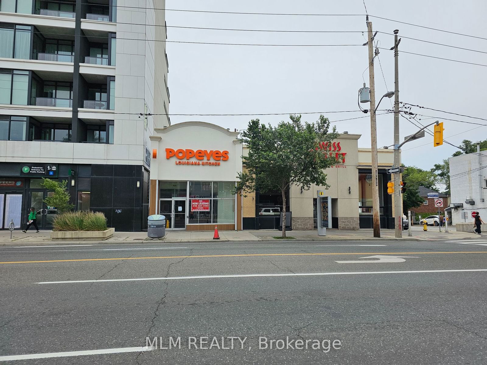 Building in 947 Eglinton Avenue