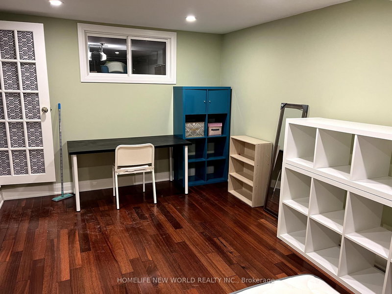 15 Kenneth Wood Cres, Toronto, M2N 0K3 | Image 2