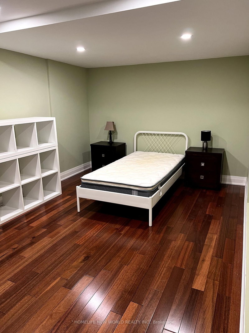 15 Kenneth Wood Cres, Toronto, M2N 0K3 | Image 3