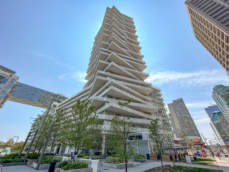home for lease on 222-15 Queens Quay E