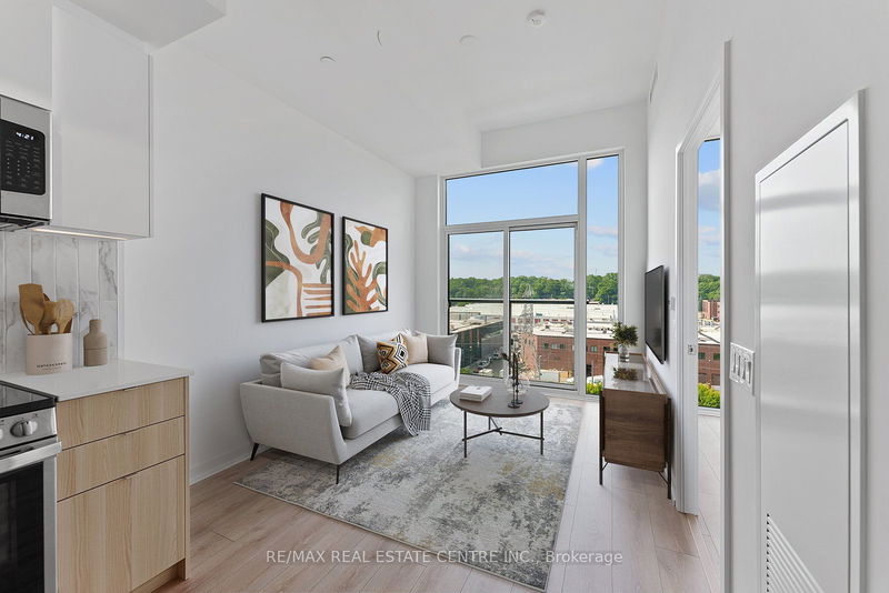 home for lease on 810-500 Dupont Street