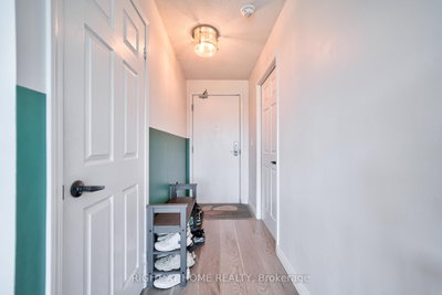 Unit 813 — 18 Valley Woods Road — photo 4