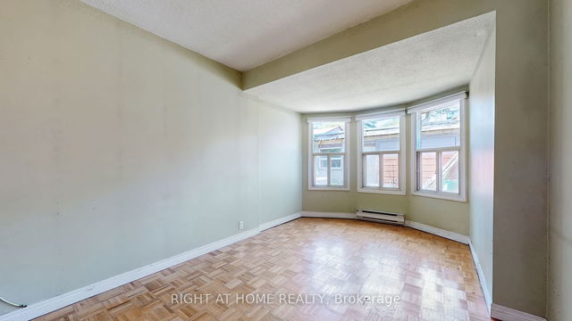 Main - 66 Gladstone Avenue