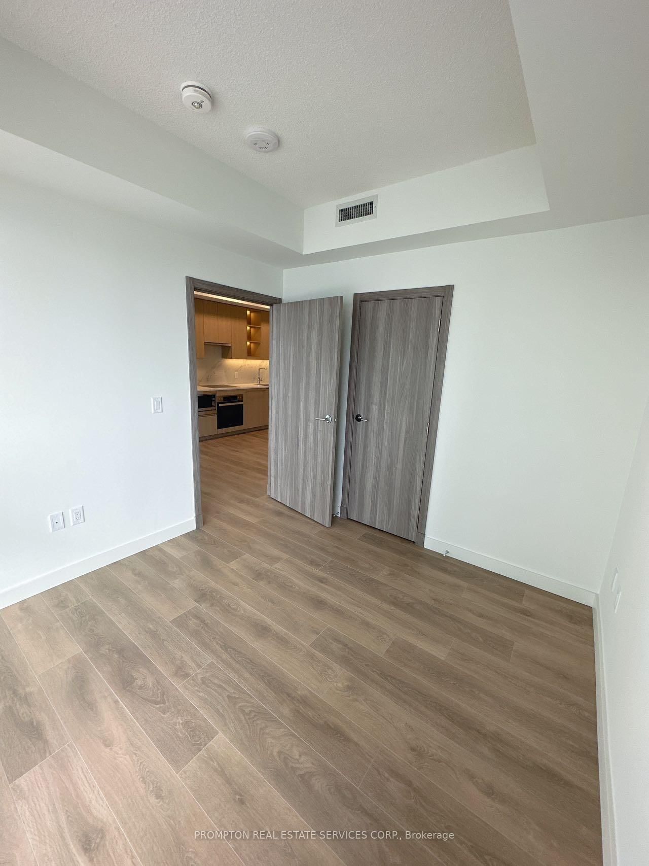 25 McMahon Drive, Unit 1115 - Photo 6